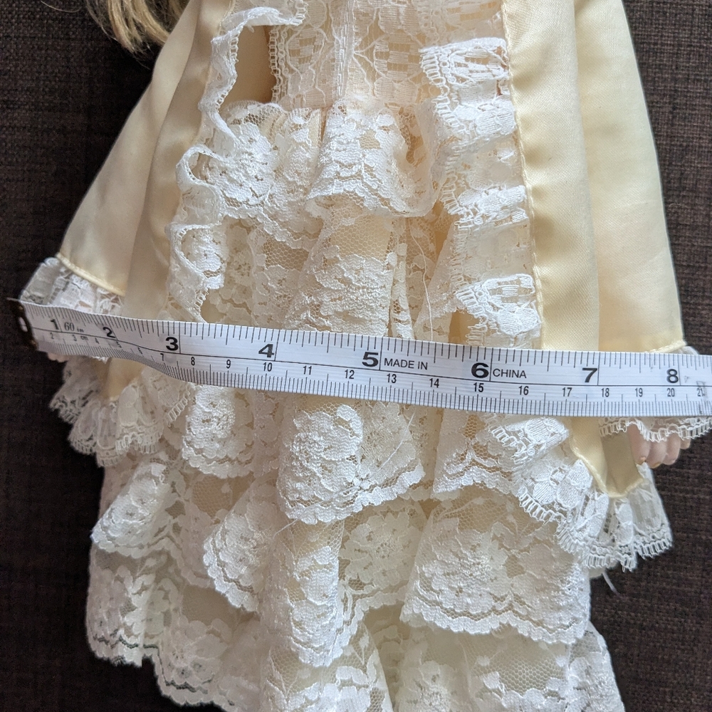 The Herirage Mint Ltd. Collection 80s  Porcelain Blond Doll 16" Brown Eyes-Stand - Picture 8 of 9